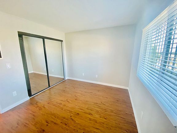 5th image of 4447 49th St APT 1