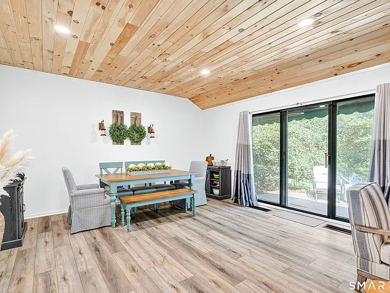 401 Heritage Vlg #B — Photo 24