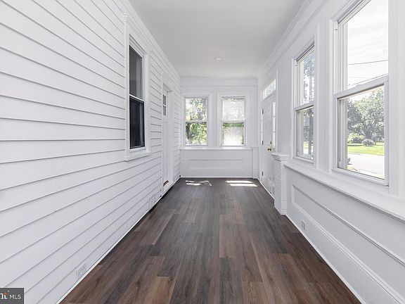 3rd image of 127 Hemlock Ave