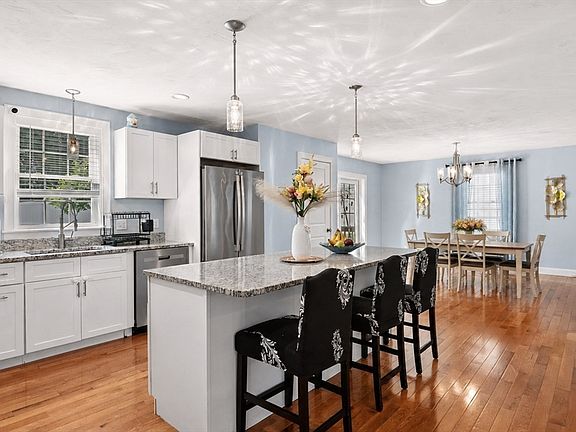 4th image of 133 Apricot St