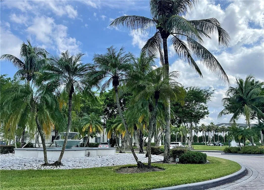 2 bed, 2.0 bath, 994 sqft, $2,825 — Photo 3
