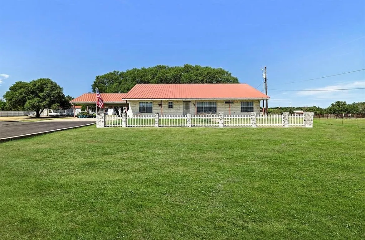 3656 FM 2657 — Photo 1