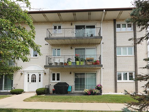 2nd image of 7530 W 111th St APT 3B