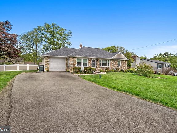 2nd image of 1363 Glen Echo Dr