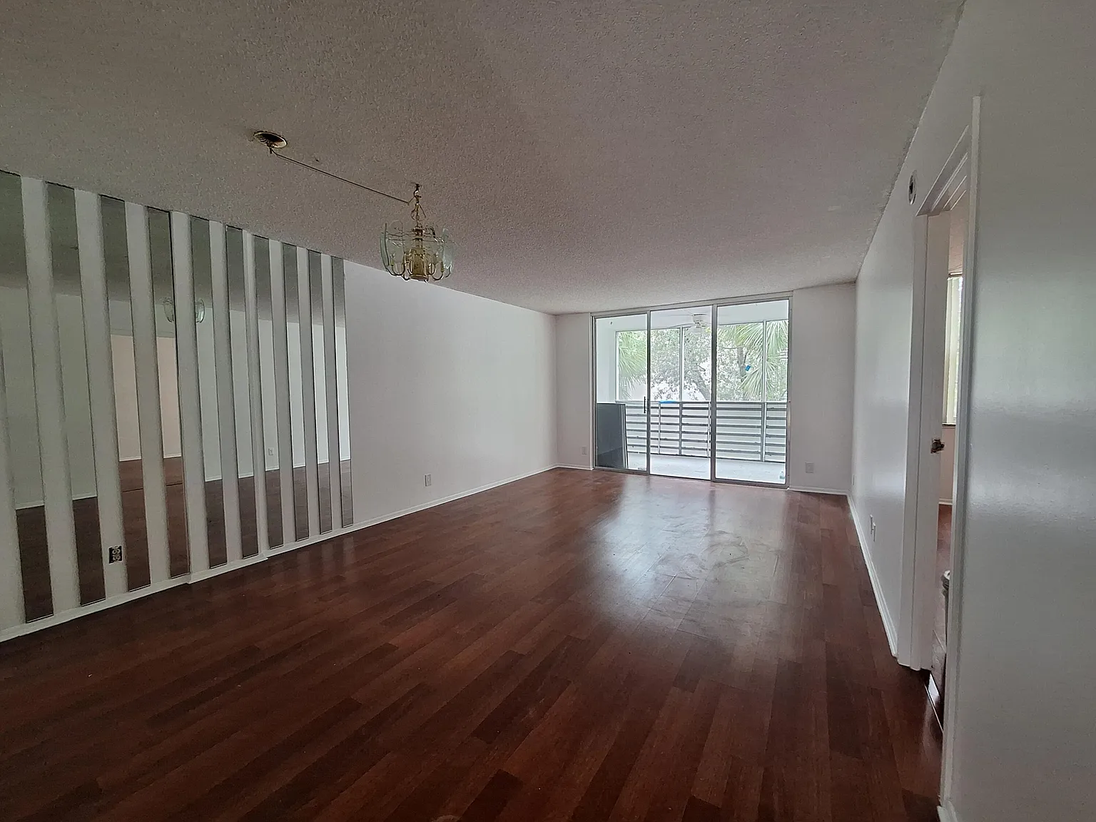 1 bed, 1.0 bath, 705 sqft, $1,295 — Photo 3