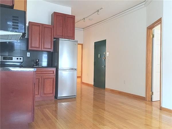 1st image of 180 Lexington Ave APT 4
