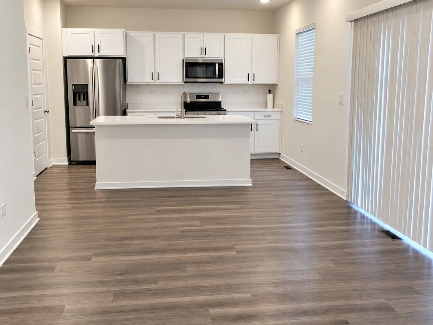 3 bed, 2.5 bath, 1818 sqft, $3,500 — Photo 2