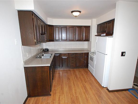 3rd image of 606 N Bon Air Ave