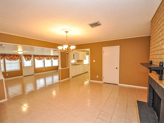 3rd image of 206 Vancouver Dr