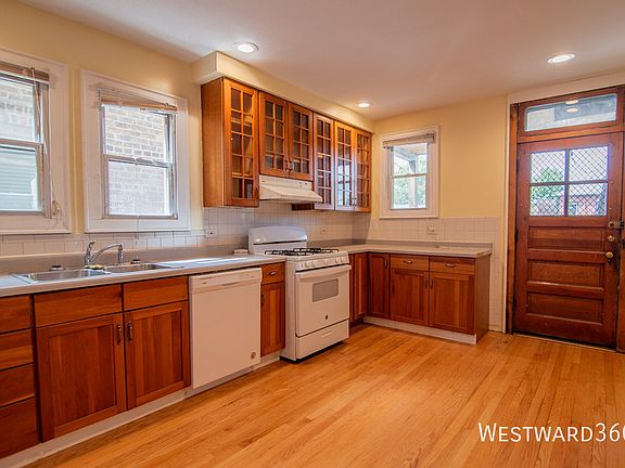 2nd image of 5944 N Artesian Ave #2