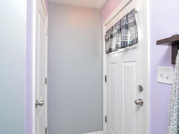 4th image of 816 E Harrison St