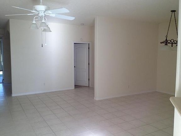 4th image of 4271 Woodhall Cir