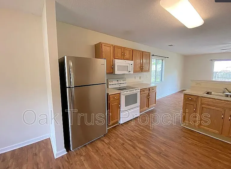 407 Catawba Dr — Photo 2