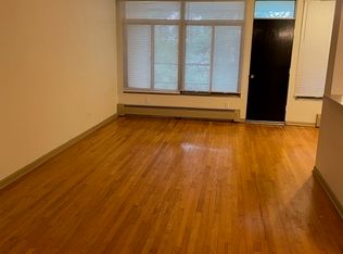 237 Mountain Ave APT 4, Waukesha, WI 53188