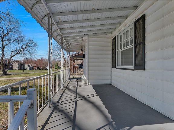 3rd image of 142 Wildwood Dr