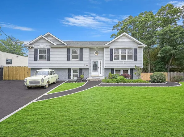 45 W Beech Street, Islip, NY 11751