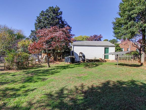 5th image of 1005 Grand View Cir