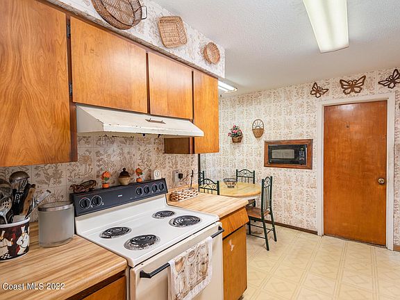5th image of 2568 Glenn Ave