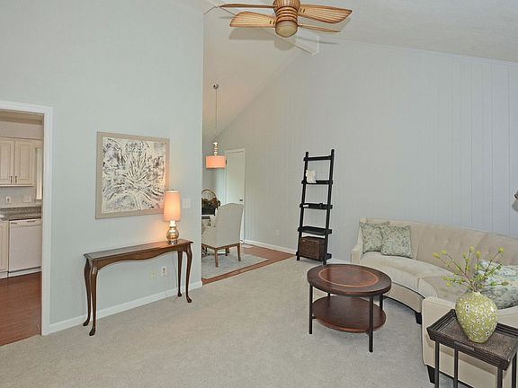 5th image of 138 Beachwood Ave