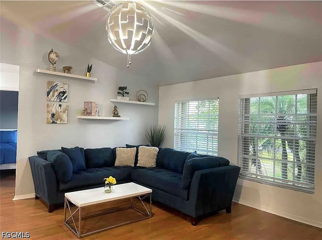 3 bed, 2.0 bath, 1271 sqft, $2,800 — Photo 4