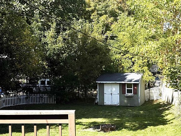 4th image of 307 Crippen St