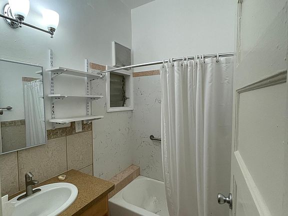 2nd image of 862 Vallejo St