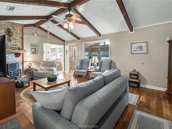 5th image of 3501 Old Oaks Dr
