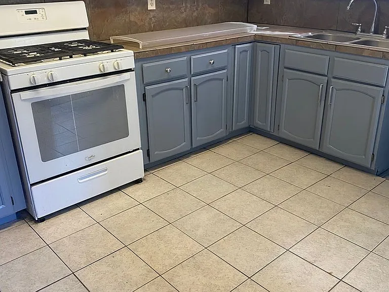 1650 Laurel Ave — Photo 2
