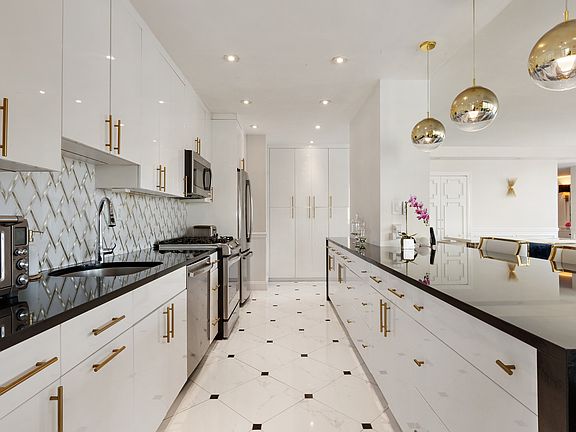 4th image of 117 E 57th St #50AB