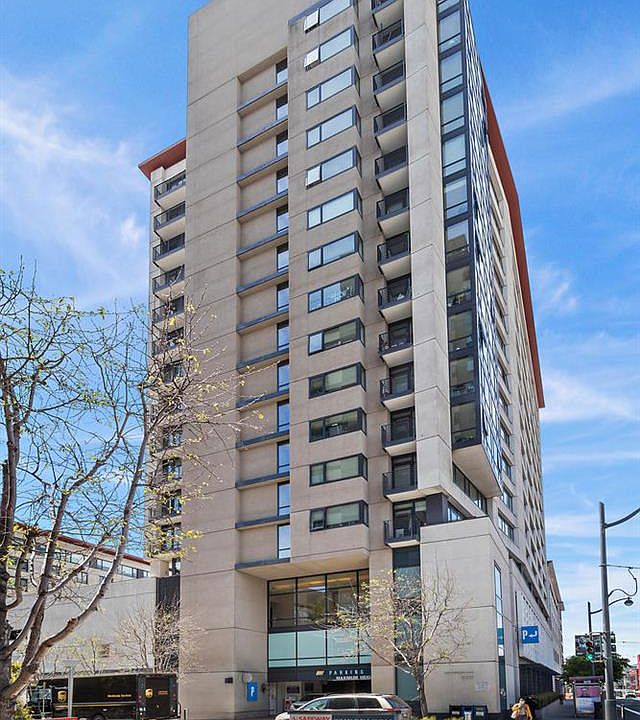 1st image of 260 King St Unit 517