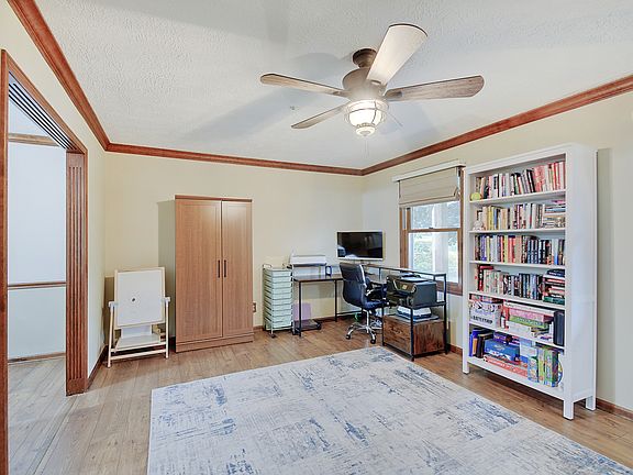 3rd image of 7165 Kensington Ct