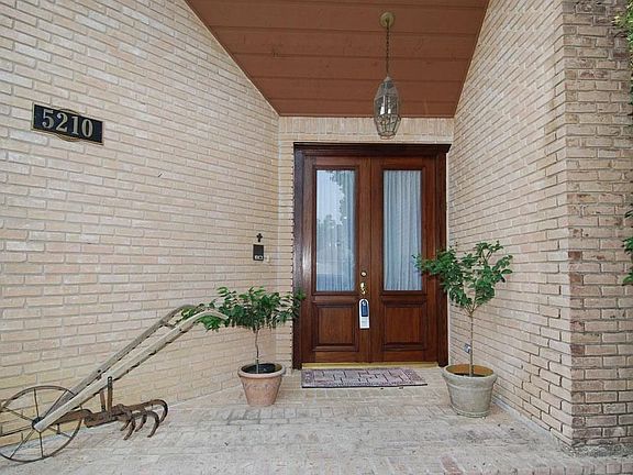 3rd image of 5210 Walnut Hills Dr