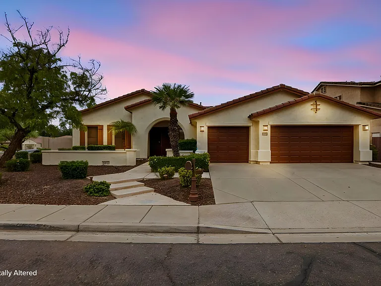 622 E Vinedo Ln — Photo 3