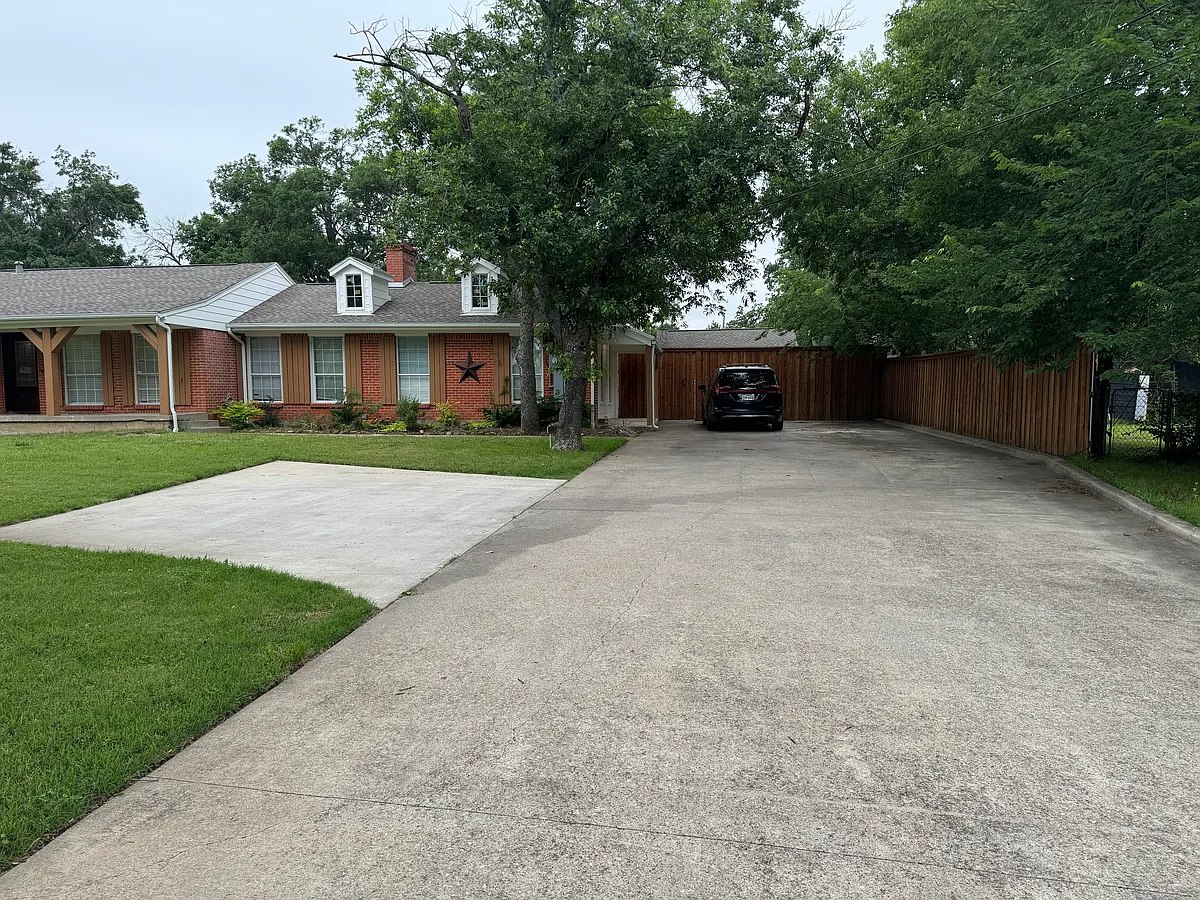 Building Photo - 641 Irby Ln
