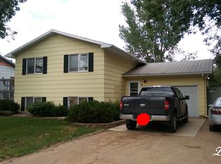 11 3rd Ave SE, Des Lacs, ND 58733