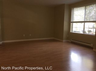 21607 30th Ave S APT 3, Des Moines, WA 98198
