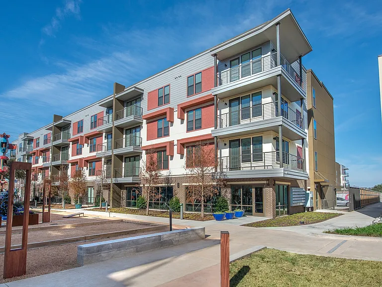 Eastbank at Waterside — Photo 26