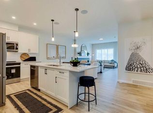 136 S Wolf Hollow Mnr SE, Calgary, AB T2X 5R9