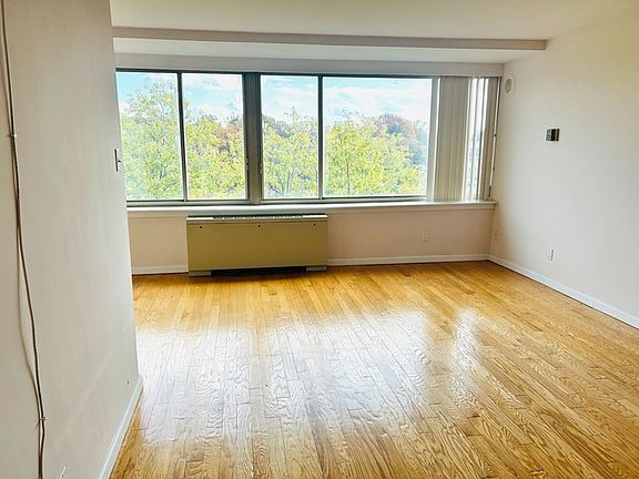 5th image of 1210 N Taft St APT 903