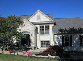 118 Manchester Dr, Waukesha, WI 53188