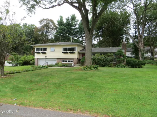 7 Paul Holly Drive, Loudonville, NY 12211