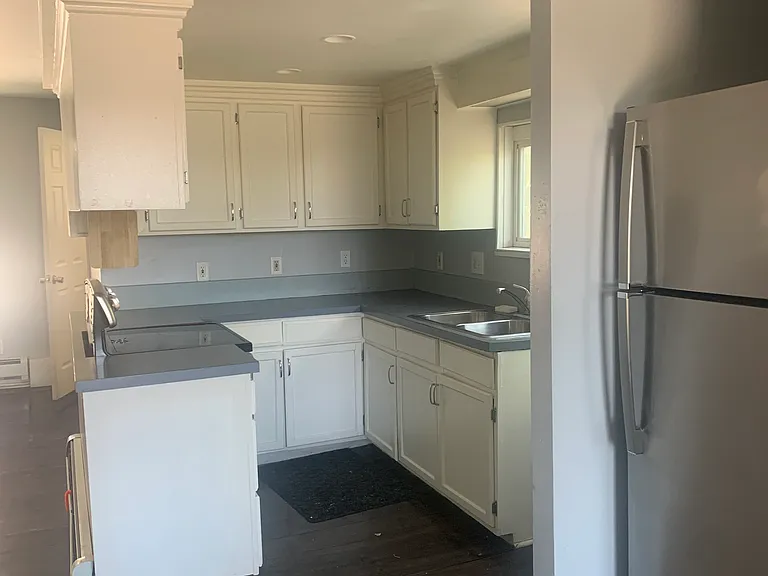 208 N Linn St — Photo 3