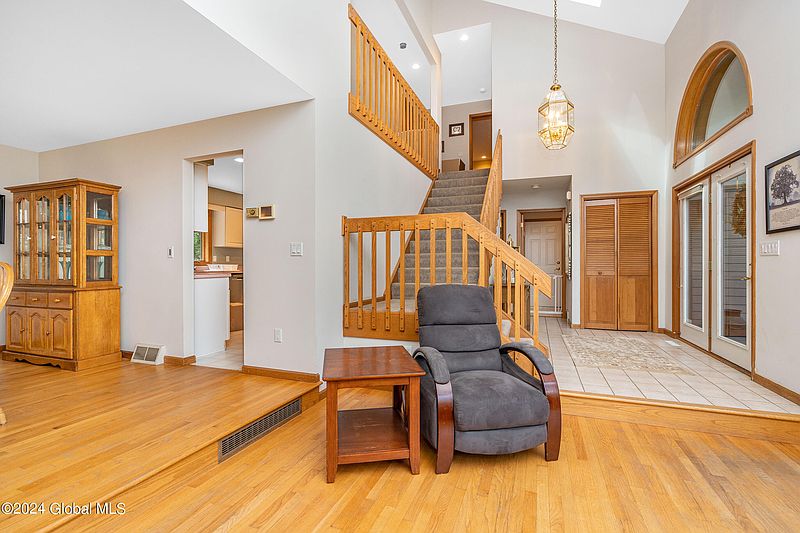 4th image of 14 Sheffield Drive