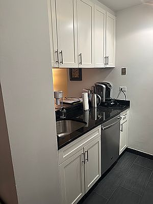 3rd image of 200 E 72nd St APT 11G