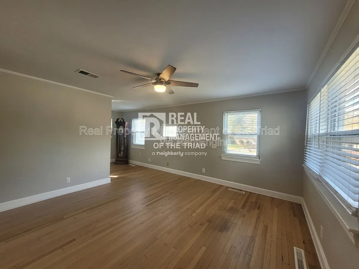 Building Photo - 593 Kinard Dr