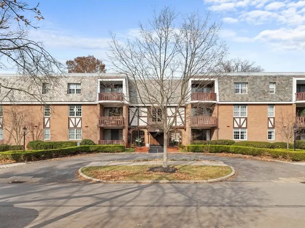 505 Grove St APT 14, Sewickley, PA 15143