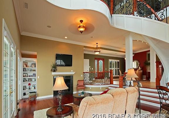 3rd image of 2061 Chimney Poin