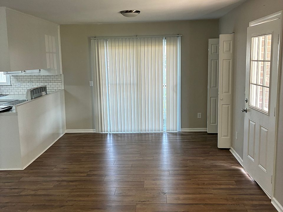 2nd image of 516 Cardinal Dr