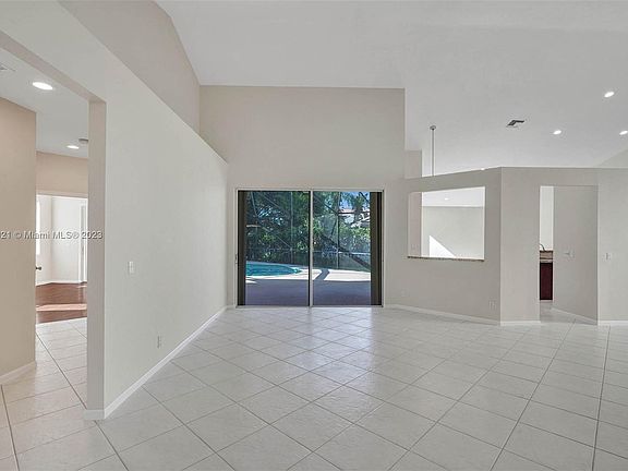 5th image of 5163 Chardonnay Dr