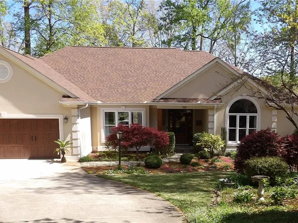 158 W Bay View Dr, Seneca, SC 29672